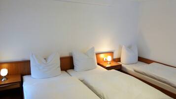 8 Schlafzimmer, individuell eingerichtet, Bettwäsche