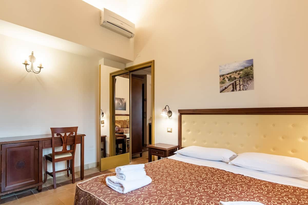 Deluxe House, 2 Bedrooms | 2 bedrooms, bed sheets