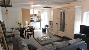 Comfort Apartment, 1 Bedroom | Living room