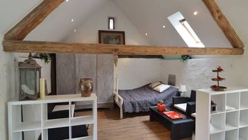 Classic Apartment, 1 Bedroom | Living room