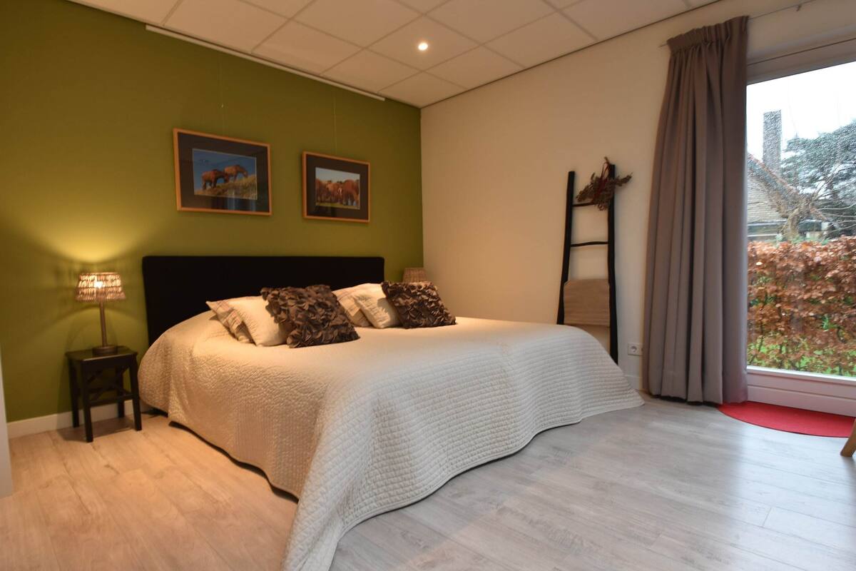 Classic Apartment, 1 Bedroom | 6 bilik tidur, dilengkapkan perabot secara berasingan, cadar katil