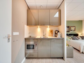 Classic-Apartment, 1 Schlafzimmer | Eigene Küche | Kühlschrank, Mikrowelle, Wasserkocher mit Kaffee-/Teezubehör, Hochstuhl