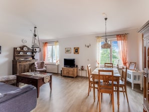 Deluxe Apartment, 2 Bedrooms | Dining - Modern Apartment in Reifferscheid With Garden (Hellenthal)