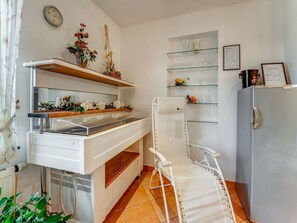 Classic Apartment, 4 Bedrooms | Living room | DVD player - Modern Apartment in Reifferscheid With Garden (Hellenthal)