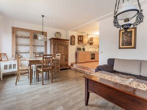 Deluxe Apartment, 2 Bedrooms | Living room | DVD player - Modern Apartment in Reifferscheid With Garden (Hellenthal)