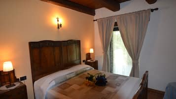 4 kamar tidur dan dilengkapi dengan perabotan berbeda-beda