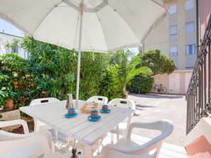 Balcony - Elegant Apartment in San Vincenzo With a Sea-view (San Vincenzo)