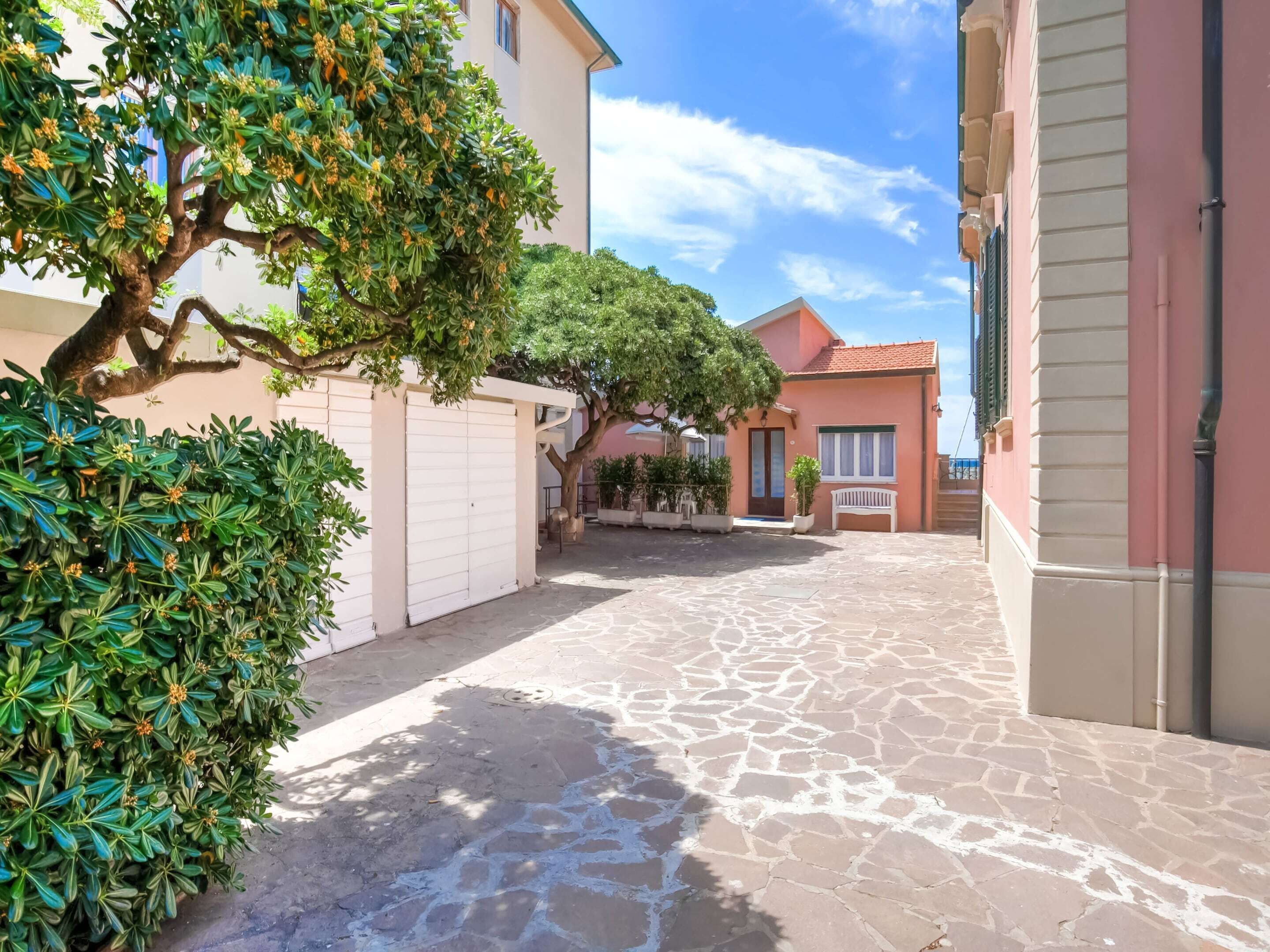 Classic Apartment, 2 Bedrooms | Reception