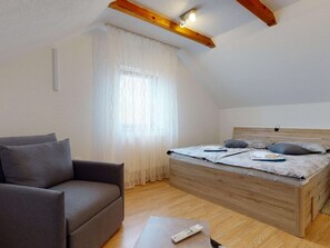 3 bedrooms, individually furnished, bed sheets - Quiet Country Side Cottage Near Nature Park Velebit (Lovinac)