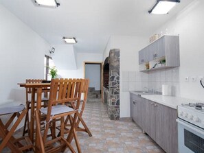 Eigene Küche | Kühlschrank, Ofen