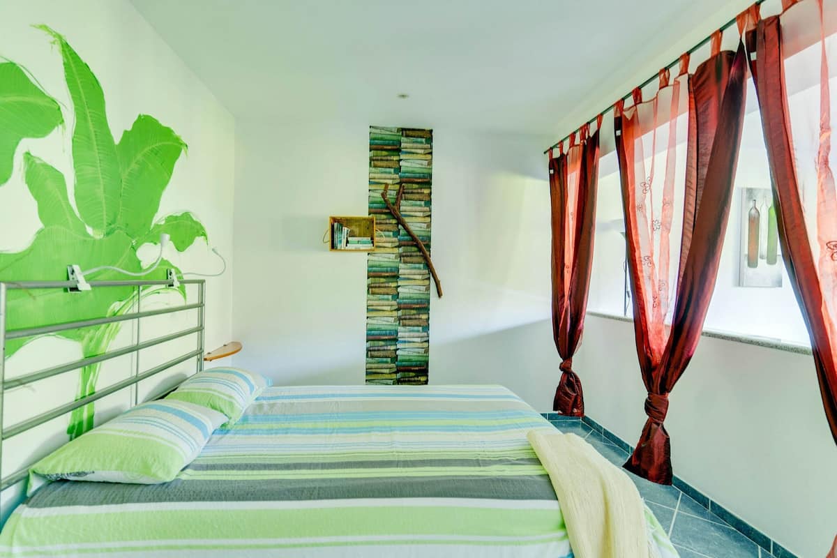 4 bedrooms, individually furnished, bed sheets