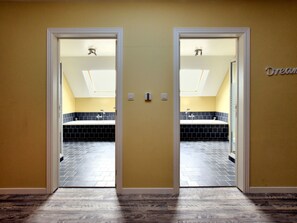 Comfort House, Multiple Bedrooms | Spa - Stylish Holiday Home in Hastiere With Terrace (Hastiere)