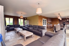 Classic House, Multiple Bedrooms | Living room
