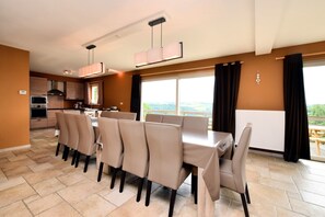 Classic House, Multiple Bedrooms | Dining