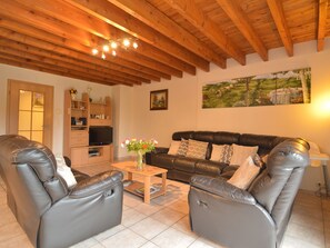 Cottage Classique, 5 chambres | Salle de séjour | Lecteur de DVD