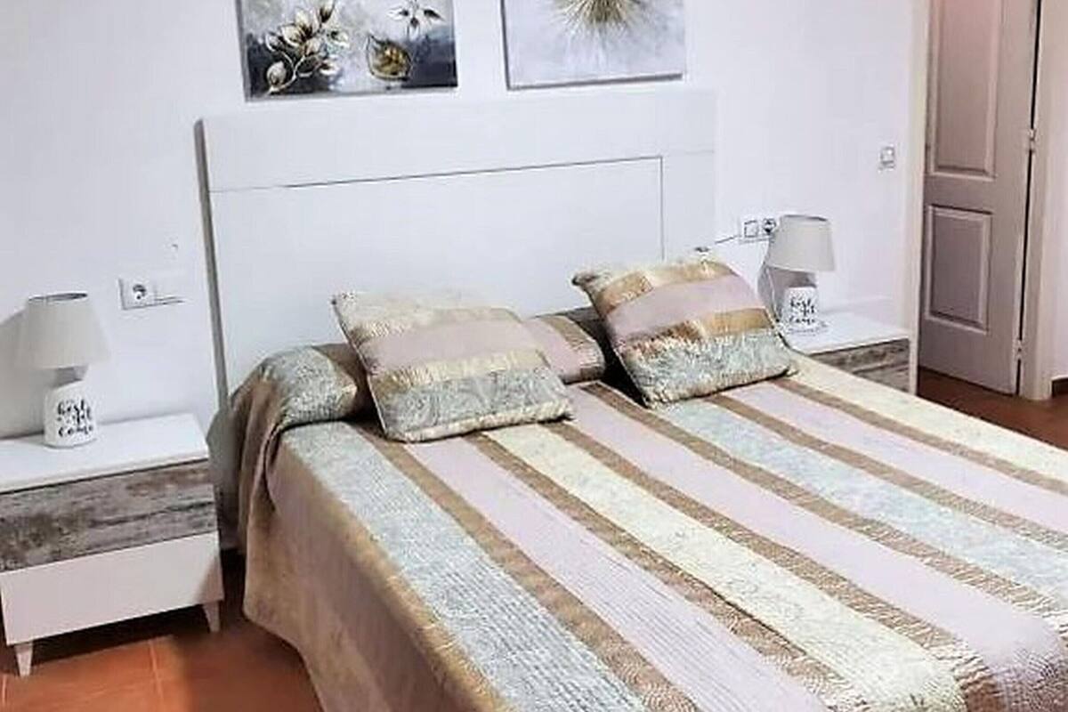 Deluxe House, 2 Bedrooms | 10 bilik tidur, dilengkapkan perabot secara berasingan