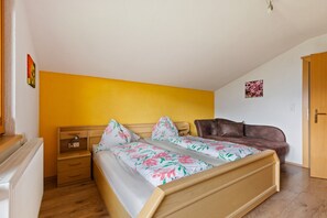 6 bedrooms, individually furnished, bed sheets