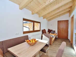 Classic Apartment, 3 Bedrooms | Dining