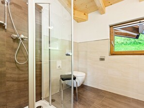 Comfort Apartment, 1 Bedroom | Bathroom | Shower - Sunlit Apartment Near Ski Area in Hollersbach im Pinzgau (Hollersbach im Pinzgau)