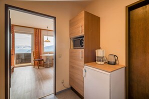 Oven, high chair