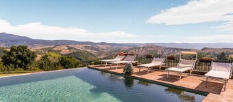 Comfortable Apartment With Stunning Views, Near hot Springs