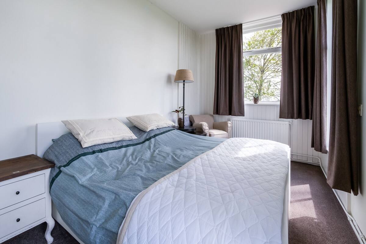 5 slaapkamers, individueel gemeubileerd, beddengoed