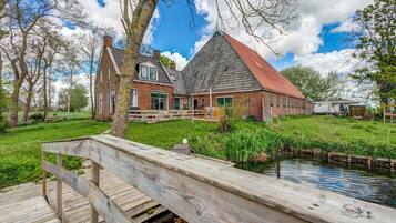 Comfort House, 5 Bedrooms | Garden