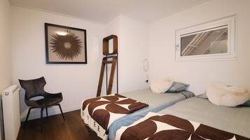 Nhà tiện nghi đơn giản, 5 phòng ngủ | 16 phòng ngủ, trang bị nội thất với thiết kế riêng biệt, bộ trải giường