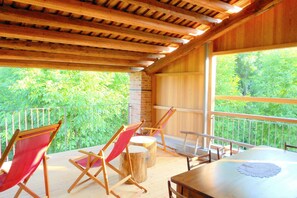 Outdoor dining - Modern Farmhouse in Pagnano Italy Near Forest (Asolo)