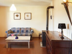 Living room - Traditional Apartment in Poffabro With Fireplace (Frisanco)