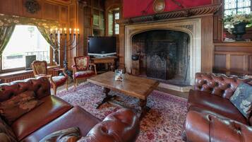 Comfort House, Multiple Bedrooms | Living room | Fireplace, DVD player