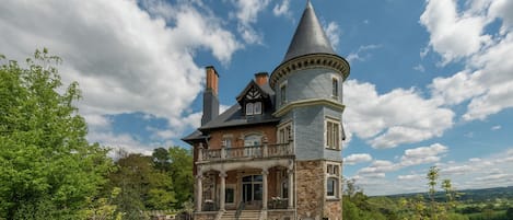 Nhà tiện nghi đơn giản, nhiều phòng ngủ | Ngoại thất