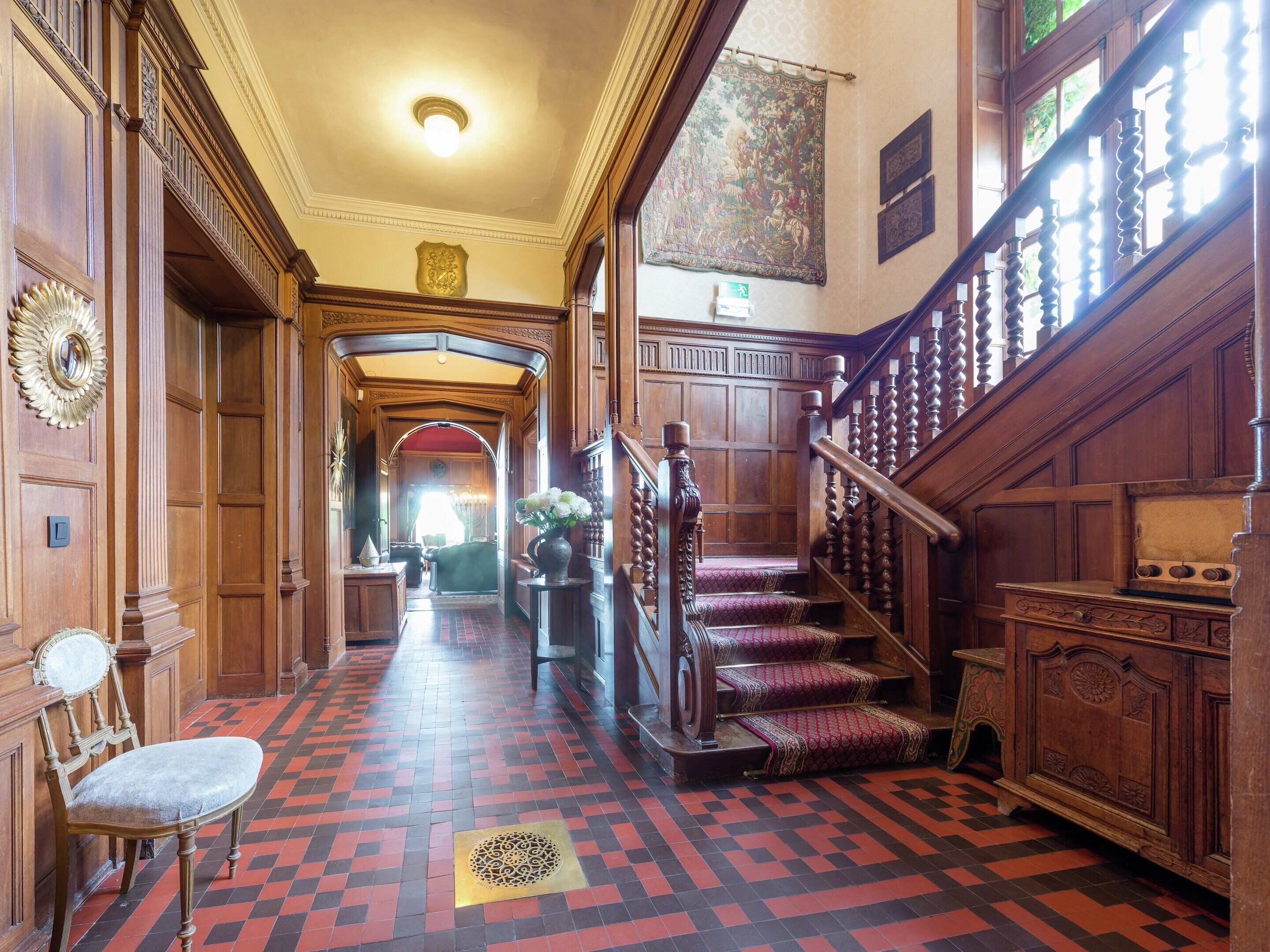 Maison classique, plusieurs chambres | Réception