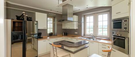 Comfort House, Multiple Bedrooms | Private kitchen