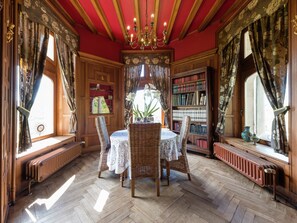 Fireplace, DVD player