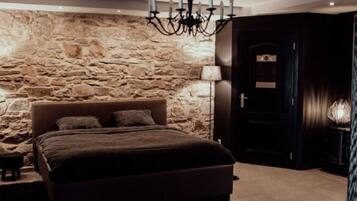 28 bedrooms, bed sheets