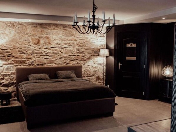 28 bedrooms, bed sheets - Live Your Dream at This Castle in the City of Spa (Jalhay)