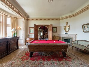 Maison Classique, plusieurs chambres | Salle de jeux