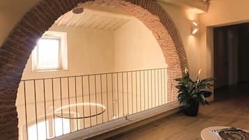 Classic Apartment, 2 Bedrooms | Interior detail