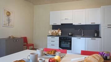 Apartemen Klasik, 2 kamar tidur | Dapur pribadi | Lemari es, oven, mesin pencuci piring, dan mesin pembuat kopi/teh