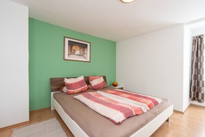 6 bedrooms, individually furnished, bed sheets - Special Apartment in Walchen With Private Terrace (Piesendorf)