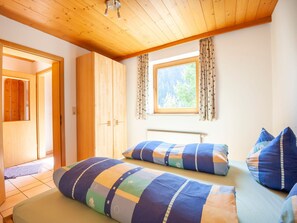 Deluxe Apartment, 3 Bedrooms | 6 bedrooms, individually furnished, bed sheets