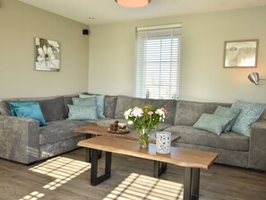 Deluxe Villa, 4 Bedrooms | Living room - Luxurious Villa in Schoorl With Garden (Warmenhuizen)