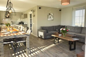 Dining - Luxurious Villa in Schoorl With Garden (Warmenhuizen)