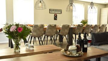 Classic Villa, Multiple Bedrooms | Dining
