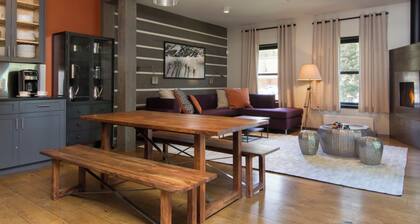 Bavarian Chalet 1 - Bavarian-inspired chalet with stylish decor and easy ski acc