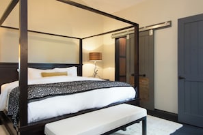 3 bedrooms, free WiFi, bed sheets - Bavarian Chalet 1 - Bavarian-inspired chalet with stylish decor and easy ski acc (Taos Ski Valley)