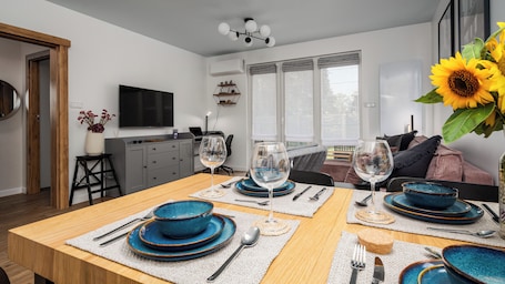 Apartment, Patio (4) | In-room dining