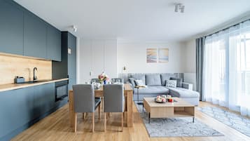 Apartment (1) | Private kitchen | Fridge, stovetop, electric kettle, cookware/dishes/utensils