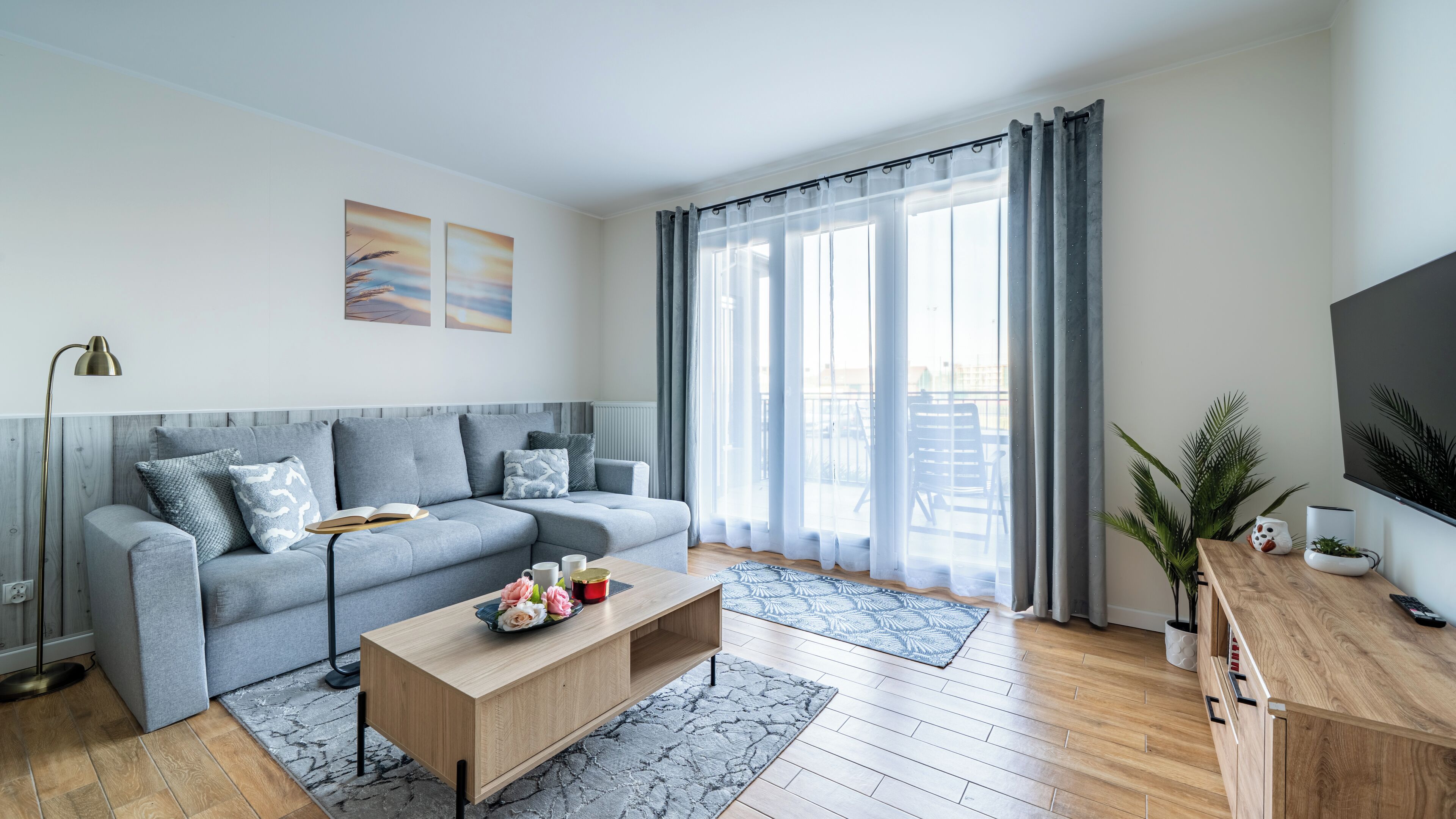 Apartment (1) | Living area | Flat-screen TV